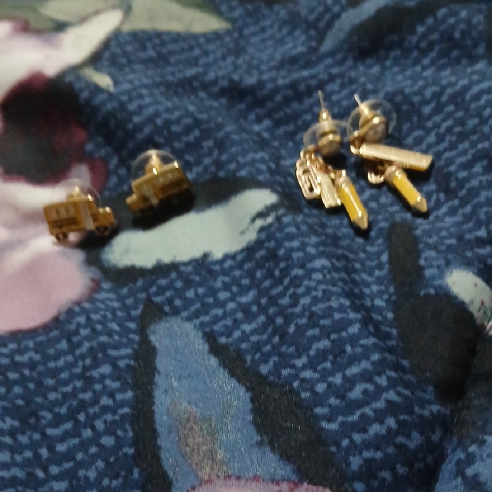 🚨Teacher Earrings🚨